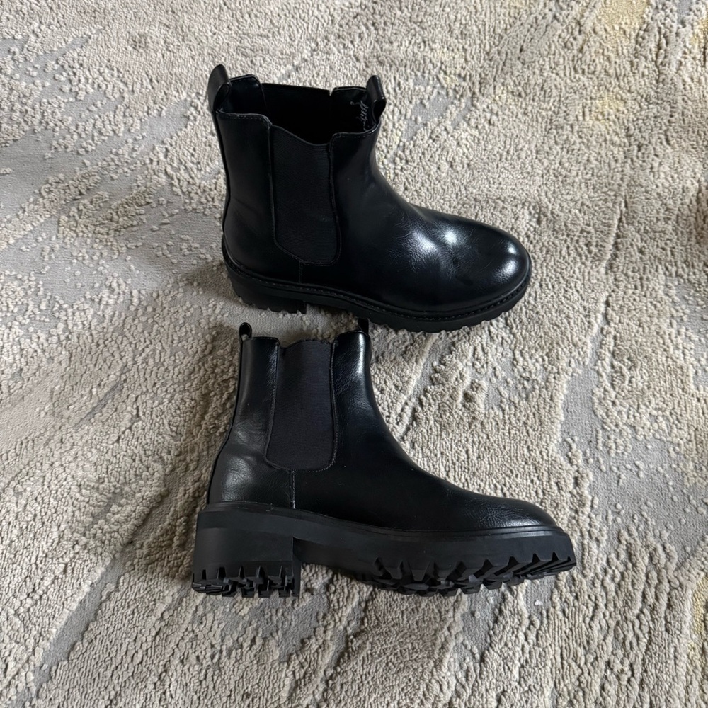 Open Edit black Chelsea ankle boots Platform heel pull on lug sole size 5.5